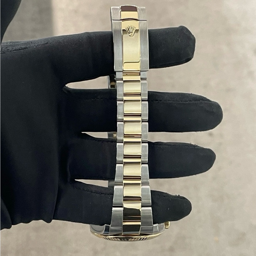 Rolex Datejust Watch - Black and Gold - Picture 5 of 9